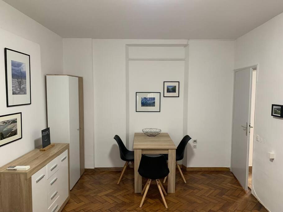 New Episode - Apartment With Private Parking Ljubljana Bagian luar foto
