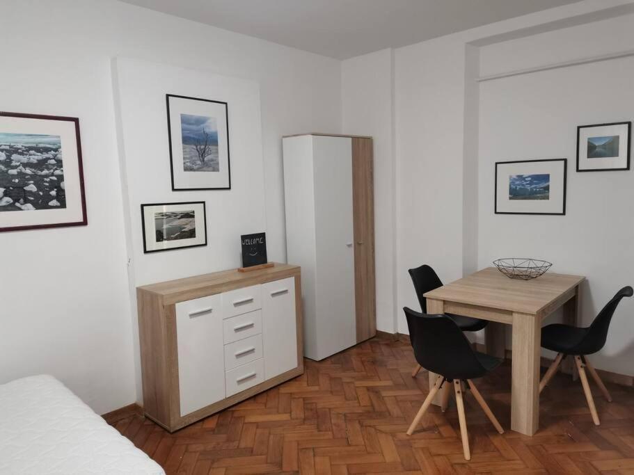 New Episode - Apartment With Private Parking Ljubljana Bagian luar foto